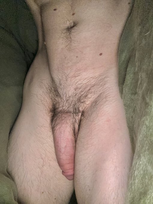 stay in bed with me? https://t.co/8jqnLKUZRF