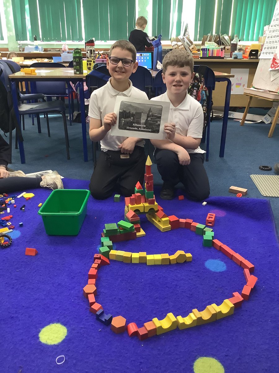 P4_3MorayPS's tweet image. We were researching famous landmarks in Spain. We then worked in groups to construct our own models. Can you see any resemblance? 🇪🇸🏰👏
