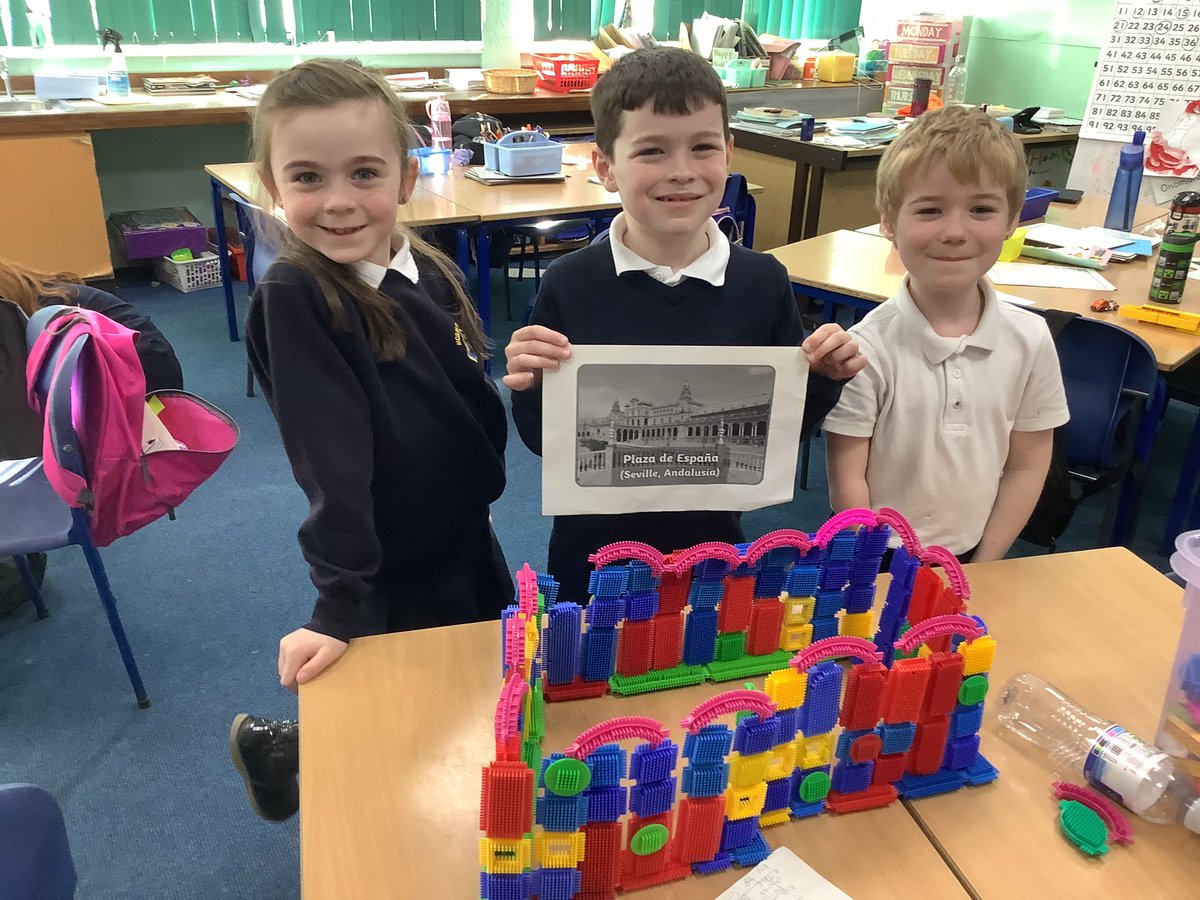 P4_3MorayPS's tweet image. We were researching famous landmarks in Spain. We then worked in groups to construct our own models. Can you see any resemblance? 🇪🇸🏰👏