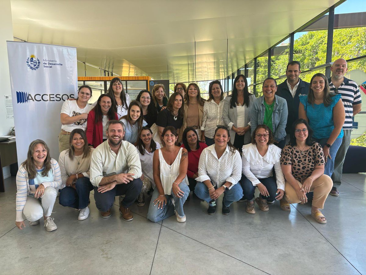 elenalancaster_'s tweet photo. Primera instancia d Capacitación descentralizada del @ced_uy en Colonia para Directores Departamentales y Referentes técnicos de #Accesos. Adquiriendo herramientas para la gestión e intermediación con las Empresas Madrinaspara nuestros participantes. #Herramientas #Oportunidades https://t.co/5S1Jf9Ll51