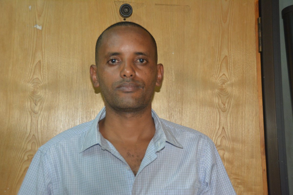 EACCKenya's tweet photo. #CaughtInCorruptionThisWeek
KAHAWA WEST POLICE OFFICER ARRESTED FOR EXTORTION
EACC has this evening arrested Police Officer No. 226374 Cpl Abdi Kiano based at Kahawa West Police Station in Nairobi for demanding and receiving a bribe from a local trader as โprotection feesโ to allow her to operate the business of selling illicit brew (chang'aa).
The suspect has been booked at Kilimani Police Station pending further action tomorrow, Wednesday.
#TuangamizeUfisadiTuijengeKenya