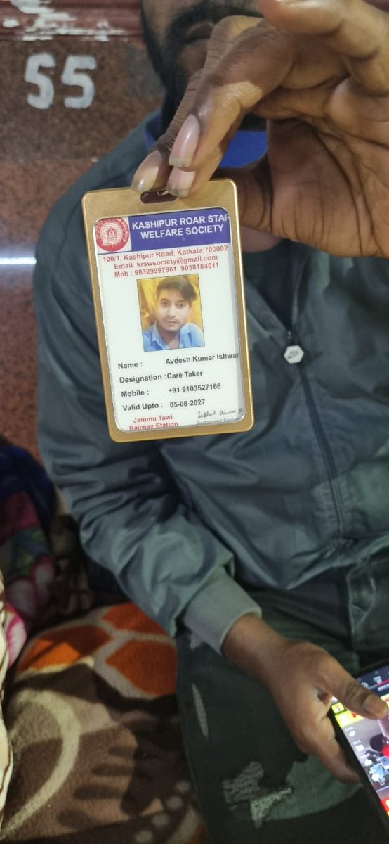 Panditjiumeshsh's tweet image. @IRCTCofficial महोदय मैं अभी जम्मू तवी रेलवे स्टेशन पर हूं मेरे साथ महिलाएं और बच्चे भी हैं, मेरा pnr क्रमांक2535495808 है, यहां पर रेलवे कर्मचारी श्री अवधेश कुमार ईश्वर जी हम यूरिनल इस्तेमाल करने का 10 rs प्रति व्यक्ति की हिसाब से चार्ज मांग रहे हैं, क्या यह आपके नियम अनुसार है?