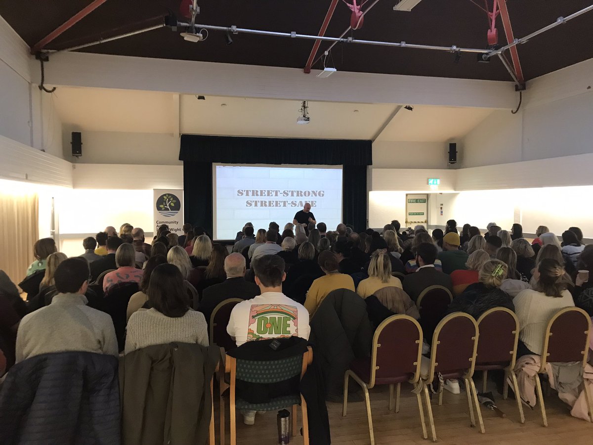 BayResilience's tweet image. Excellent attendance from professional’s for our @UrbanPureHelp #CountyLines #CCE training today with 
135 frontline workers &amp;amp; managers representing a wide range of statutory &amp;amp; voluntary sector orgs.
Increasing  awareness &amp;amp; knowledge
#Prevention #IsleofWight #Safeguarding