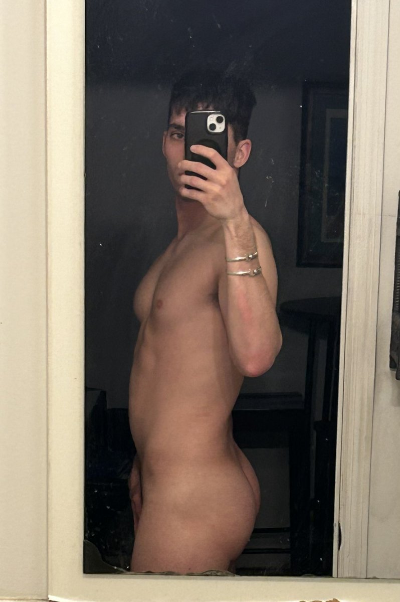 matthewthomasx's tweet photo. A series I call messy hair, messy mirror. RT if you want the video of me trying to find the best angle of my ass https://t.co/j7FTWK0FU6