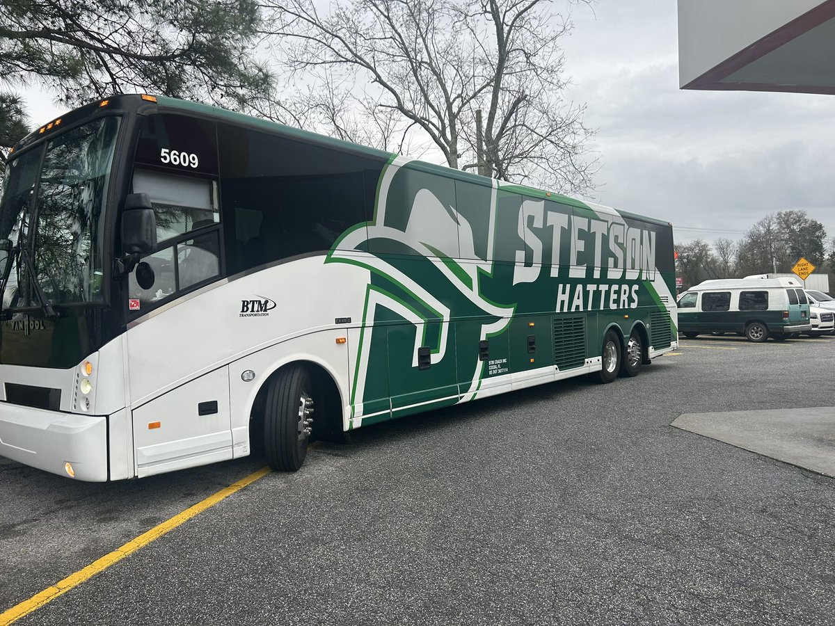 Off with the 🎩’s for the first Roadie of the year! Thx to BTM buses for the cool ride! @StetsonHatters #gohats