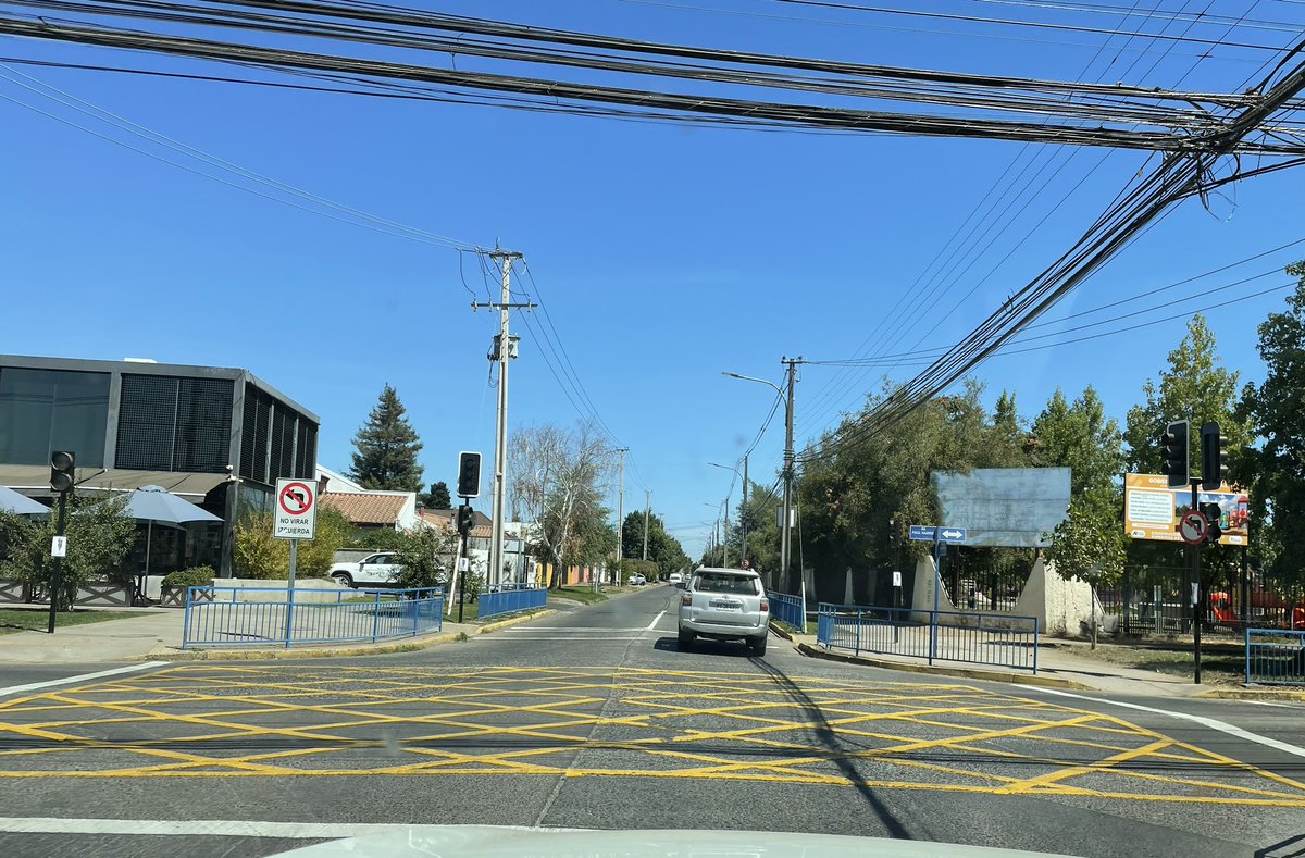 Semáforo en mal estado Paul Harris esq. Flores Millan #Chillán <a href="/MuniChillan/">Muni Chillan</a> <a href="/emergencianuble/">#EmergenciasÑuble</a>