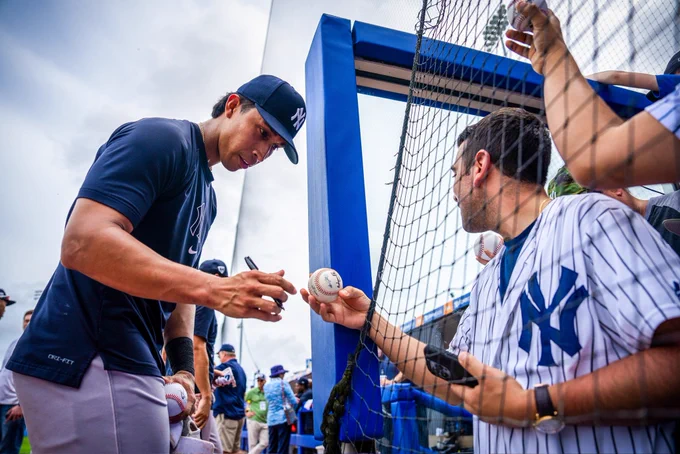 Oswaldo Cabrera autographs a fan&rsquo;s baseball prior to the Yankees spring training game against the Mets.