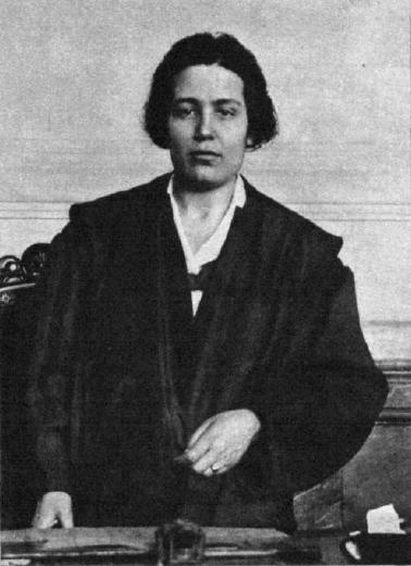 'Los hombres siembran sus ideas antes de morir por ellas, y las ideas escapan a la muerte' #TalDíaComohoy en 1892 nacía Victoria Kent