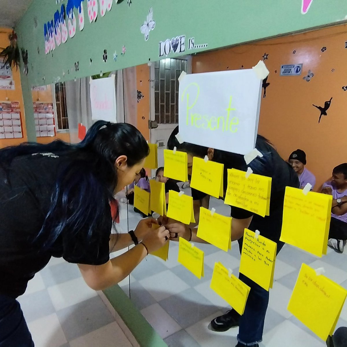 lalomacb's tweet photo. Iniciamos talleres de sensibilización para la prevención en salud sexual y reproductiva con jóvenes artistas de la agrupación #raicesancestrales del barrio Manuela Beltrán en la localidad de Ciudad Bolívar. @Orientame #puntodcolombia #westwind #eis #parcheeisexpertos https://t.co/2rlfKOmgFt