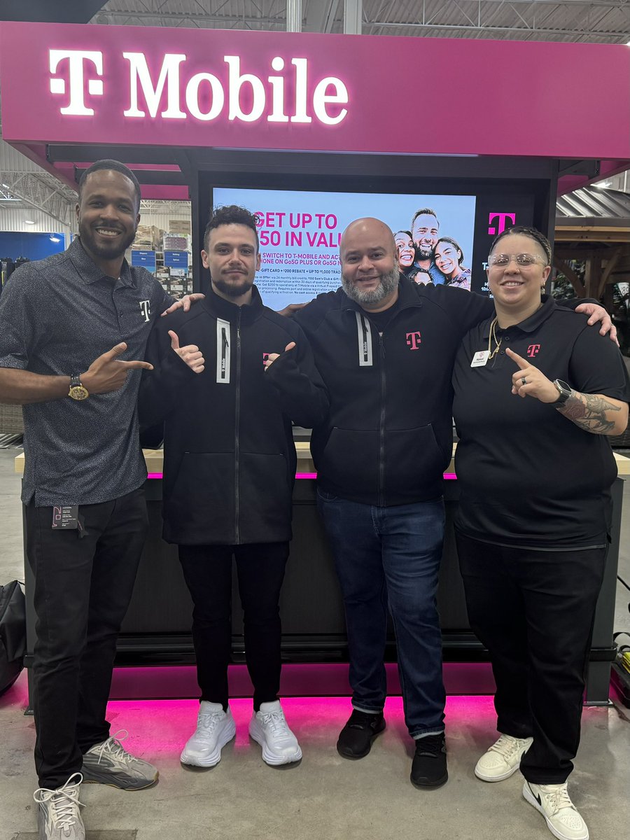 acarter111's tweet photo. Samβs Club in Shenandoah is open for business! Looking forward to seeing great things from @MykealSwain and team! Thanks JC, and Jacob for helping with the setup. πͺ #houstonnorth #northforce @OdieRetail https://t.co/1yKRiiaCNi