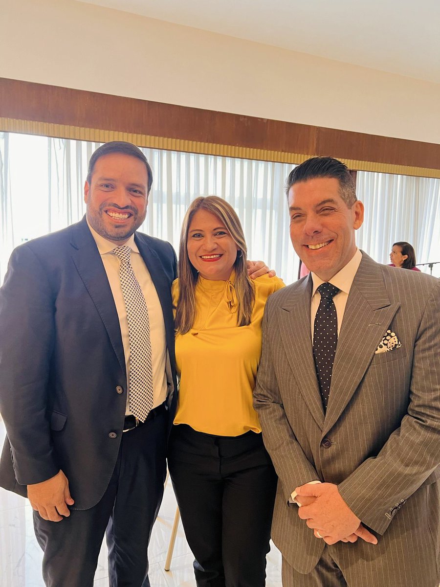 LogronoGrecia's tweet photo. Encuentro empresarial con la Ministra @ivonneabogada @mintrabajoecuador . Gracias por generar estos espacios @uees_ec que nos permiten compartir e intercambiar opiniones con la autoridad laboral del país , además de conectar con colegas de gestión humana . @SosaCorpRRHH @serh_ec https://t.co/zSN568O2r9
