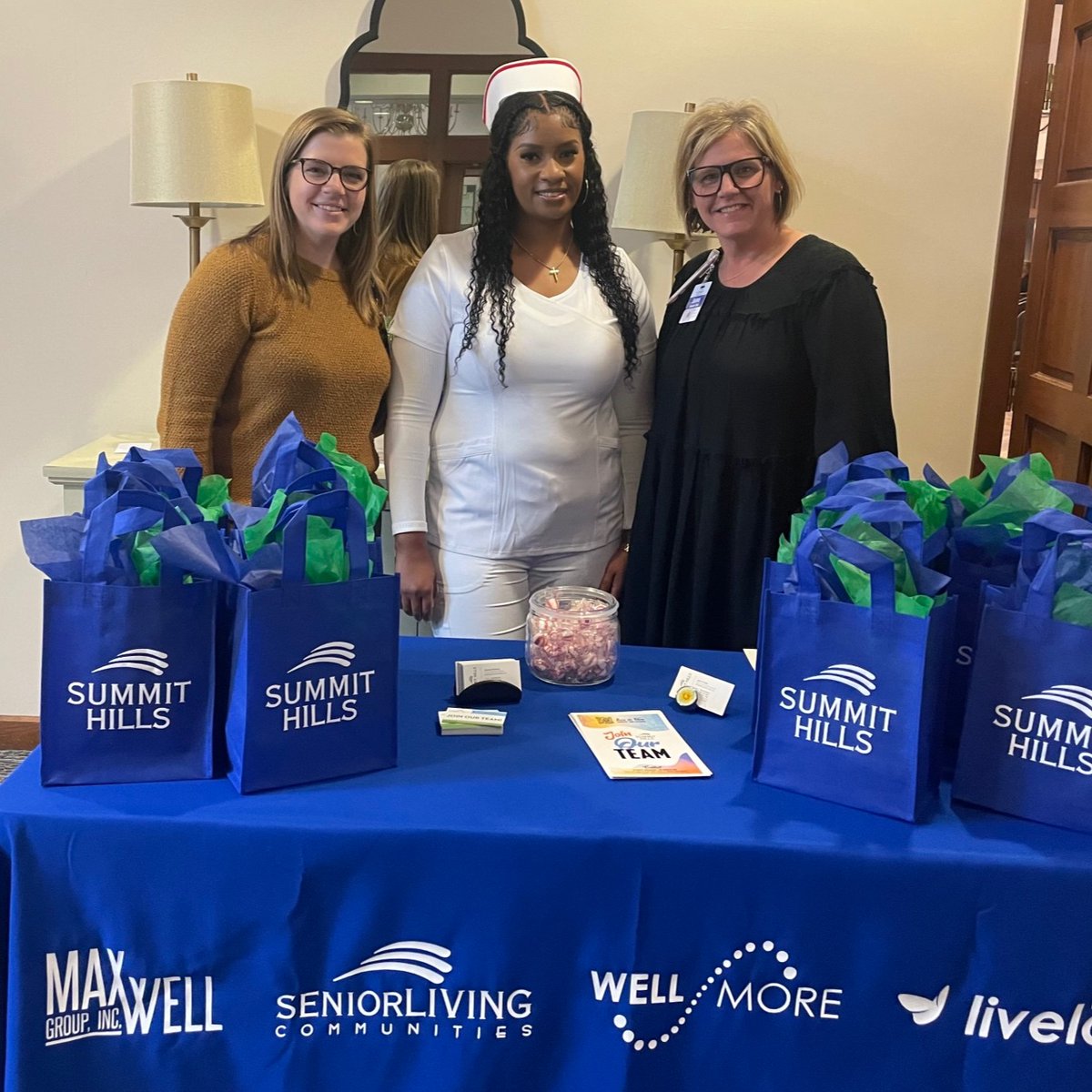 ECPIUniversity's tweet image. #UniversityPartner Summit Hills had the opportunity to sponsor the pinning ceremony for ECPI University&apos;s Practical Nursing Class this month. They loved speaking with the graduating class and representing Senior Living Communities. Thanks for stopping by!
#ECPI #MyECPI #PN