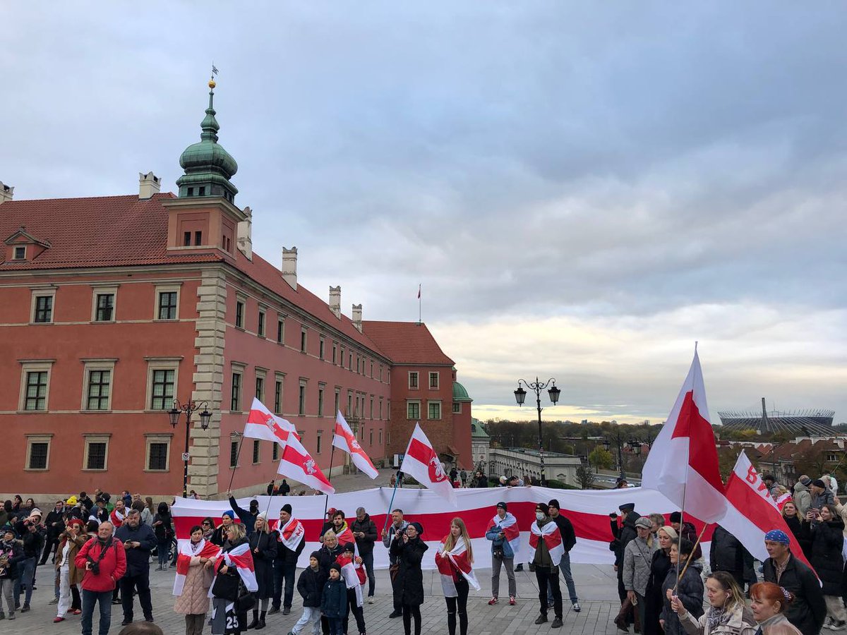 Вялікі канцэрт на Замкавай плошчы, марш па цэнтры польскай сталіцы і збор данатаў для палітвязняў:  24 сакавіка ў Варшаве пройдзе Дзень Волі. Арганізатары свята сёння ў нашым эфіры youtube.com/watch?v=c1Rdd7…