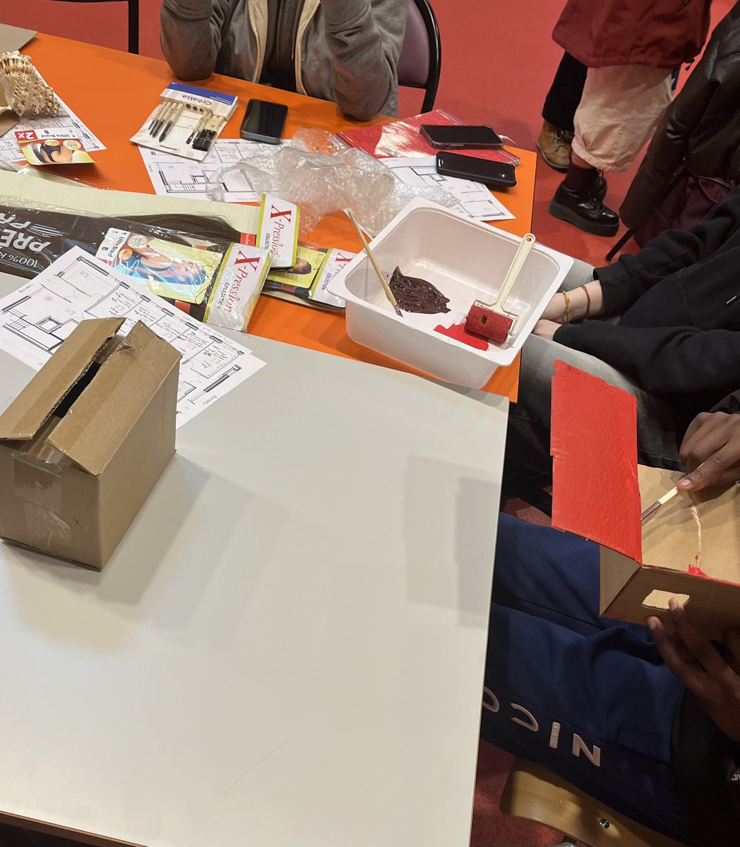 hdamonod's tweet photo. A #MonodElB, dans le cadre du PACTE avec @MuseeLouvre et Géraldine Mercier de la Briqueterie, réunion fructueuse des élèves de 1re #HDA, de Tale #HDA et de #1MELEC de @Arzapenghien pour travailler à réaliser ensemble une exposition d’« Œuvres en lumière ». https://t.co/mNMjlswoZr