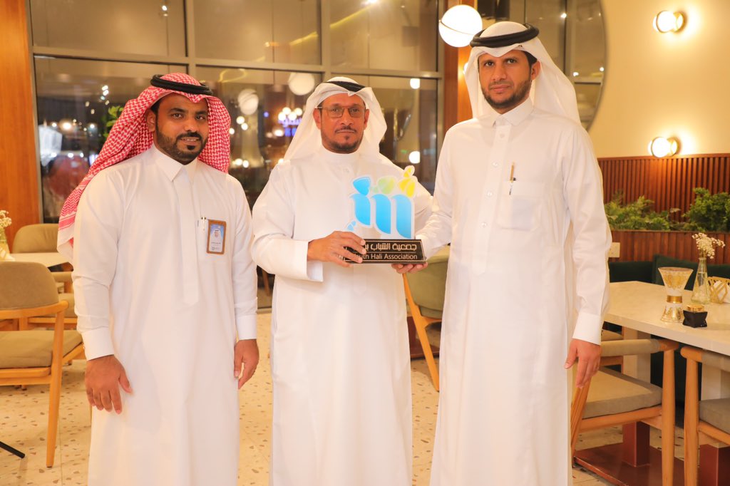 سعدت باستضافتي في جمعية الشباب بحلي مساء الأثنين 1445/8/23 مشاركا في النسخة الرابعة في برنامج نقطة تحول.
عاطر الثناء لحسن الإستقبال وكرم الضيافة.
انتظرونا في رمضان 🌙.