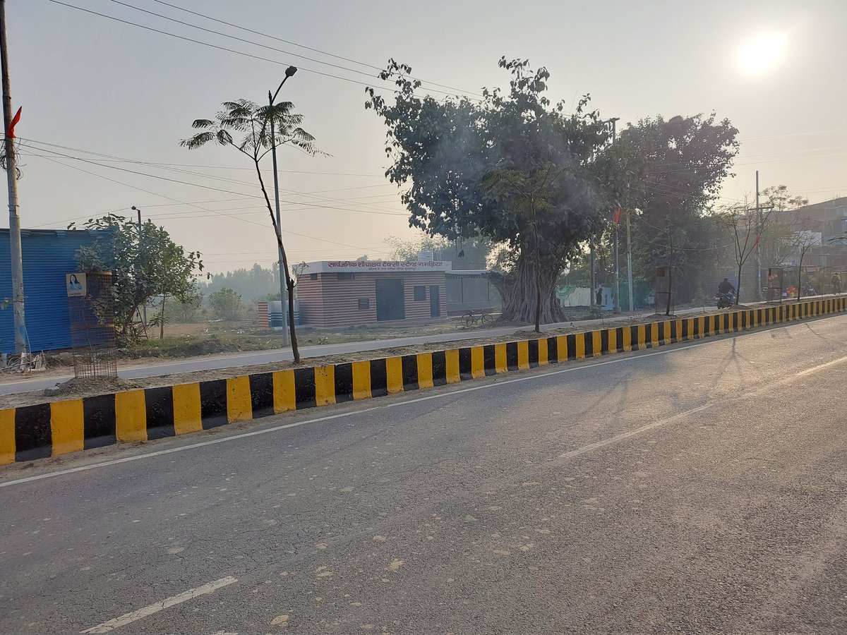 KumarSingh006's tweet image. @Manekagandhibjp @SultanpurDm @sultanpurpolice @dmsultanpur @myogiadityanath @myogioffice @UPGovt @aksharmaBharat @AKSharmaOffice . Dear All Unauthorized Taxi Stand is being Operated in th City at PNB main Office branch near 2 Flyover on Lko SLN road. Time &amp;amp; again I hv asked cops