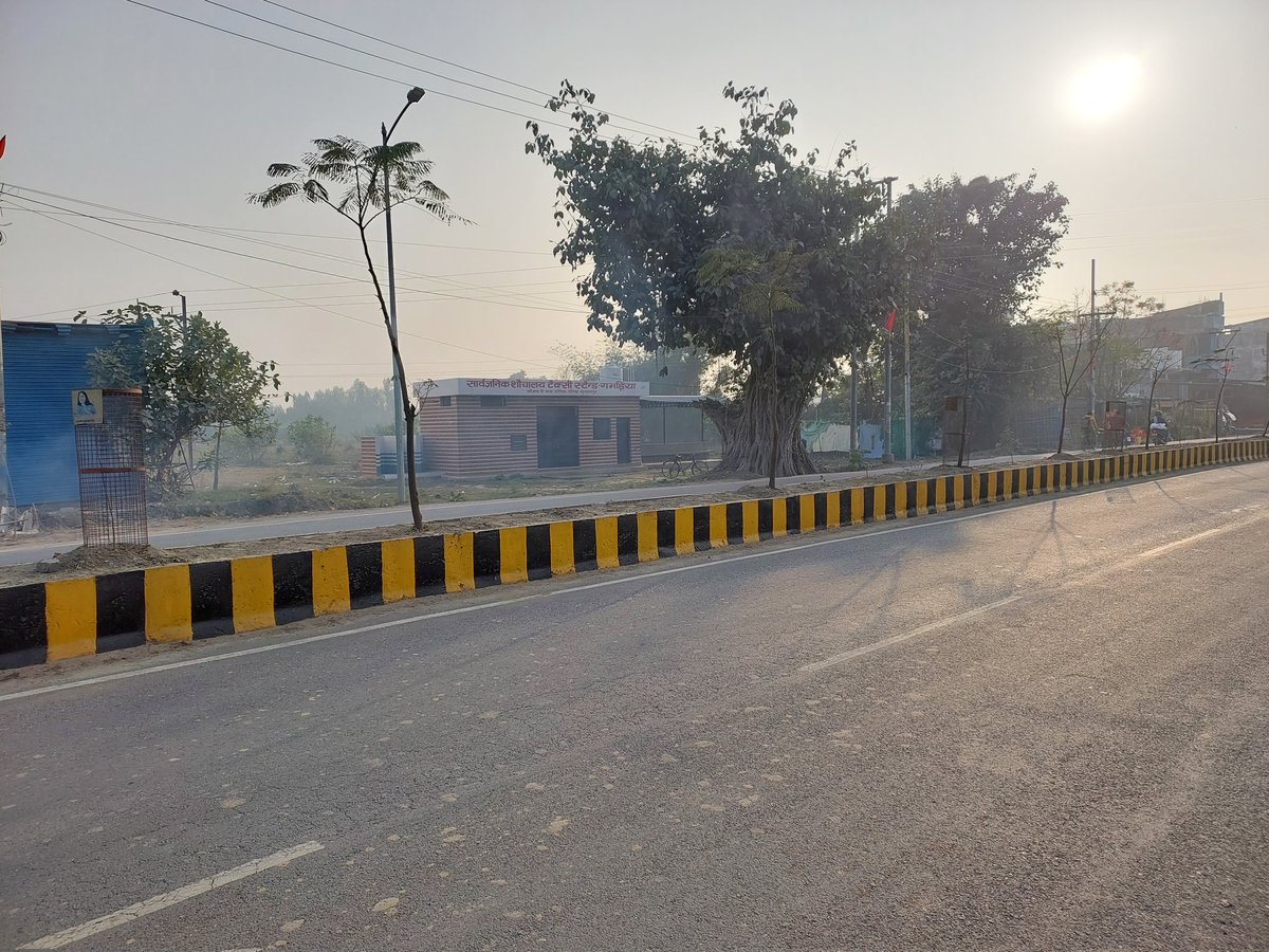 KumarSingh006's tweet image. @Manekagandhibjp @SultanpurDm @sultanpurpolice @dmsultanpur @myogiadityanath @myogioffice @UPGovt @aksharmaBharat @AKSharmaOffice . Dear All Unauthorized Taxi Stand is being Operated in th City at PNB main Office branch near 2 Flyover on Lko SLN road. Time &amp;amp; again I hv asked cops