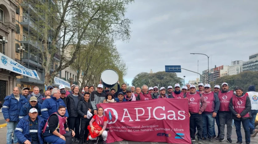 DataGremialCom's tweet photo. ❗ CONMEMORACIÓN
5 de marzo: Día del trabajador y trabajadora de la industria del #GasNatural
El secretario General de #APJGAS, #RubénDíaz, cuenta la historia sobre por qué se conmemora un día como hoy.
+ ▶️ https://t.co/FoSlSFBRiG https://t.co/isE19D7OJ9
