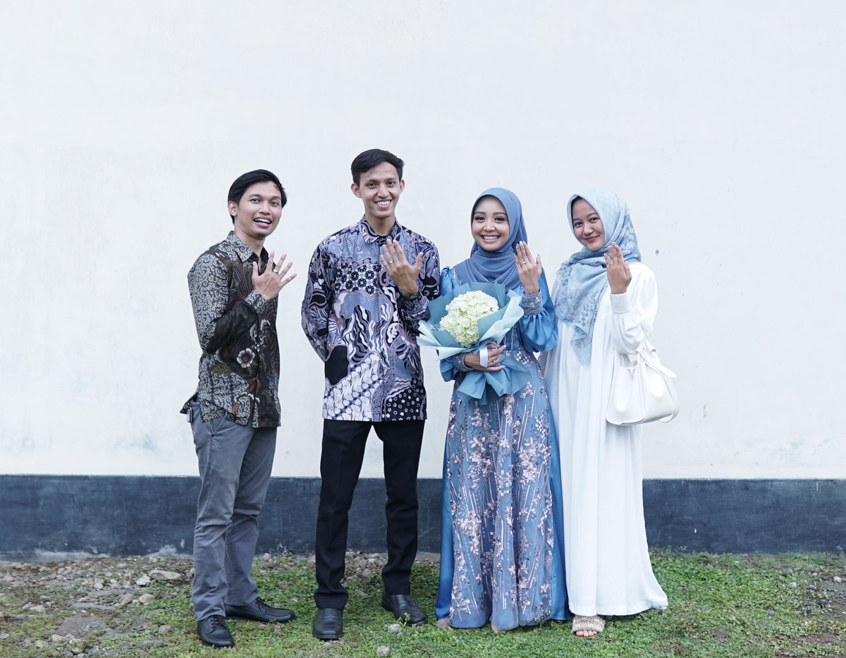 HananJangan's tweet photo. Habis puasa namanya apasi? Lamaran ya? https://t.co/wxYhYMmzEU