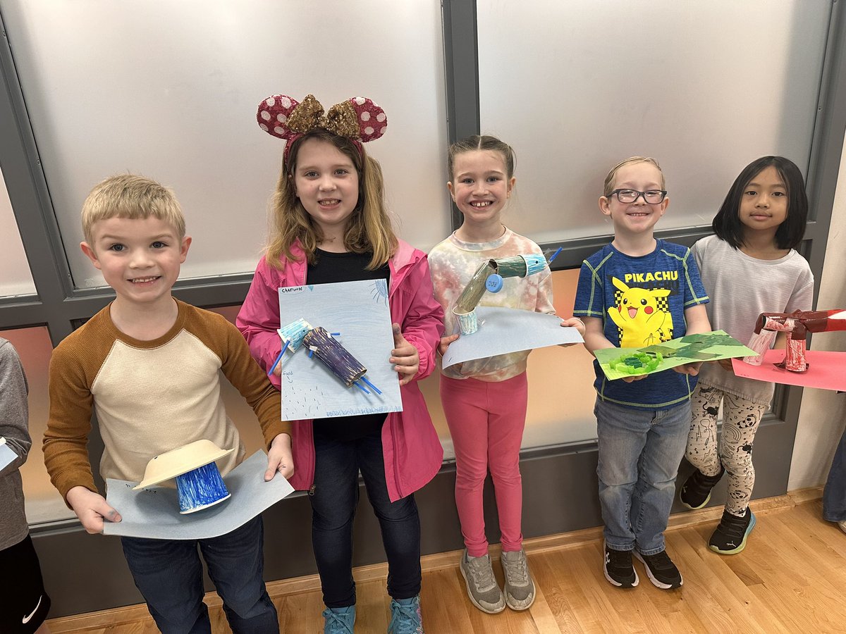 MrsPriceRP's tweet image. First grade PTP created color projects based on the book A Color of his Own. @RichPondElement @MrsSmithGT