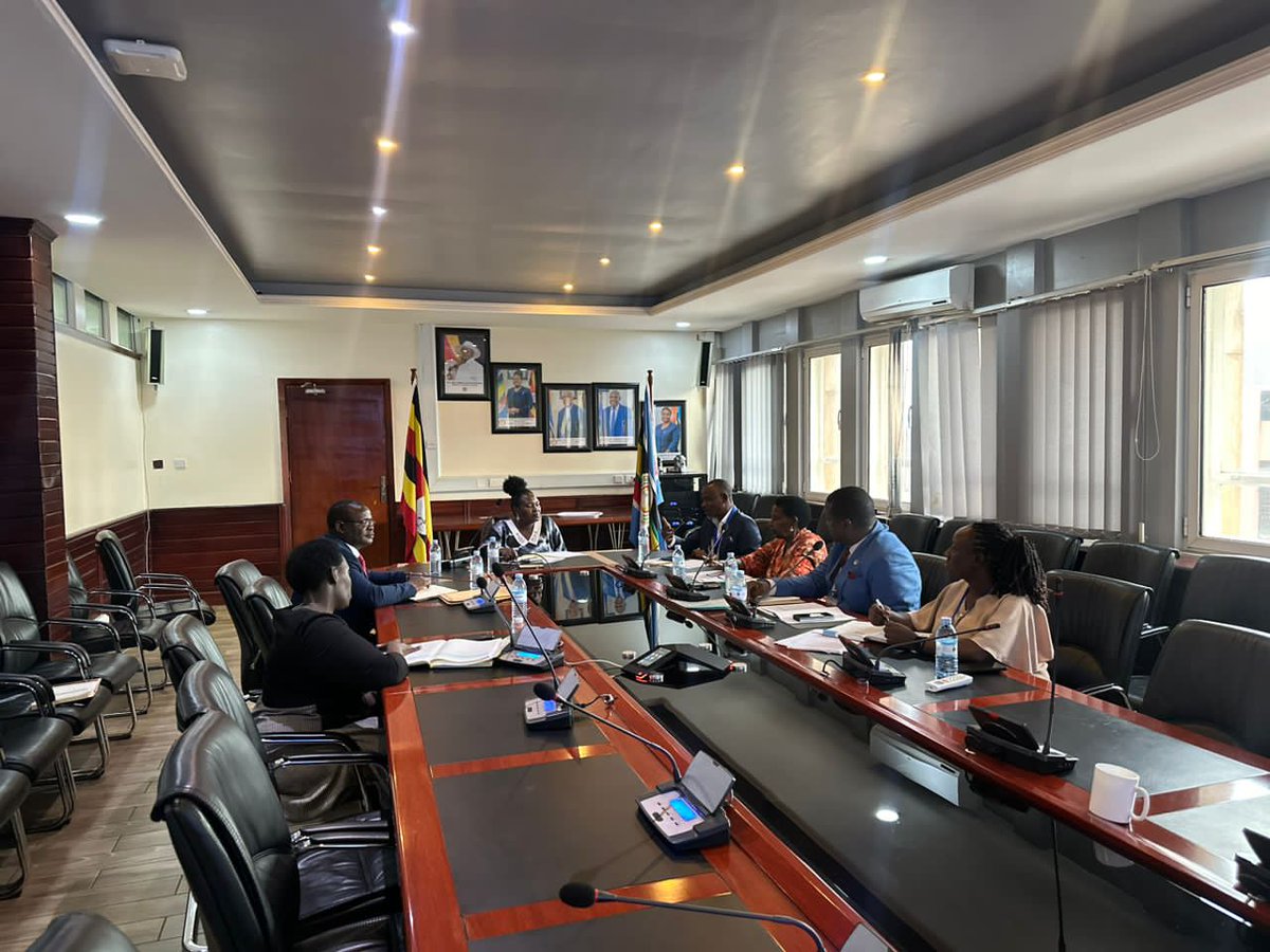 This evening @UgandaChamber team met @NankabirwaRS and her technical team to discuss various matters concerning Uganda's extractive sector.UCMP and @MEMD_Uganda work together on various sector initiatives that align with both private sector needs and government development plans.
