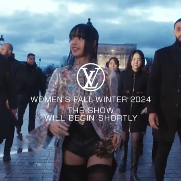 urisa0327's tweet photo. นึกว่ามีจุก🤣🤣🤣

LISA X LOUIS VUITTON
#LISAxLVFW24  
#ParisFashionWeek
#LVFW24 https://t.co/0bItKIO66p