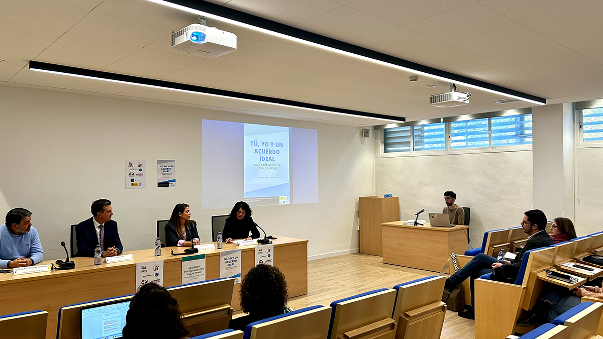 Jornada en <a href="/PsicologiaUS/">Psicología US</a>  sobre acuerdos individualizados en las Pymes.
Con nuestro decano,  <a href="/PepeTenorio8/">Pepe Tenorio</a>, en la apertura y la profesora titular de la Facultad y coordinadora del Área de nuestro  #Psicología de #RecursosHumanos, <a href="/CortsInes/">Inés Martínez-Corts</a>, entre los organizadores.