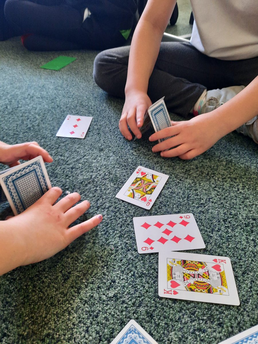 SeafieldHT's tweet image. #skillsforlifeandwork 😃 P3/4G used building materials by means of a pack of cards ❤🖤 to construct their designs 🤓 @DYWMoray #problemsolvingskills 🧐