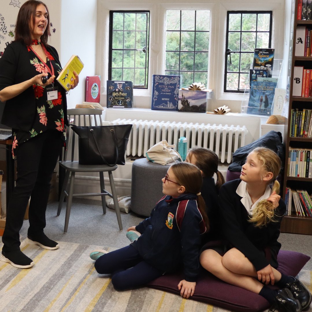 BarrowHills's tweet photo. Today, Kerry Gibbs, author of 'It's a Kids Life', visited Barrow Hills School, workshopping with Years 1 to 6 children. Kerry taught the children how to start a story with an actual experience then use their imaginations to progress it. #YoungWriters #KerryGibb #WorldBookWeek https://t.co/RnsJEevOFK