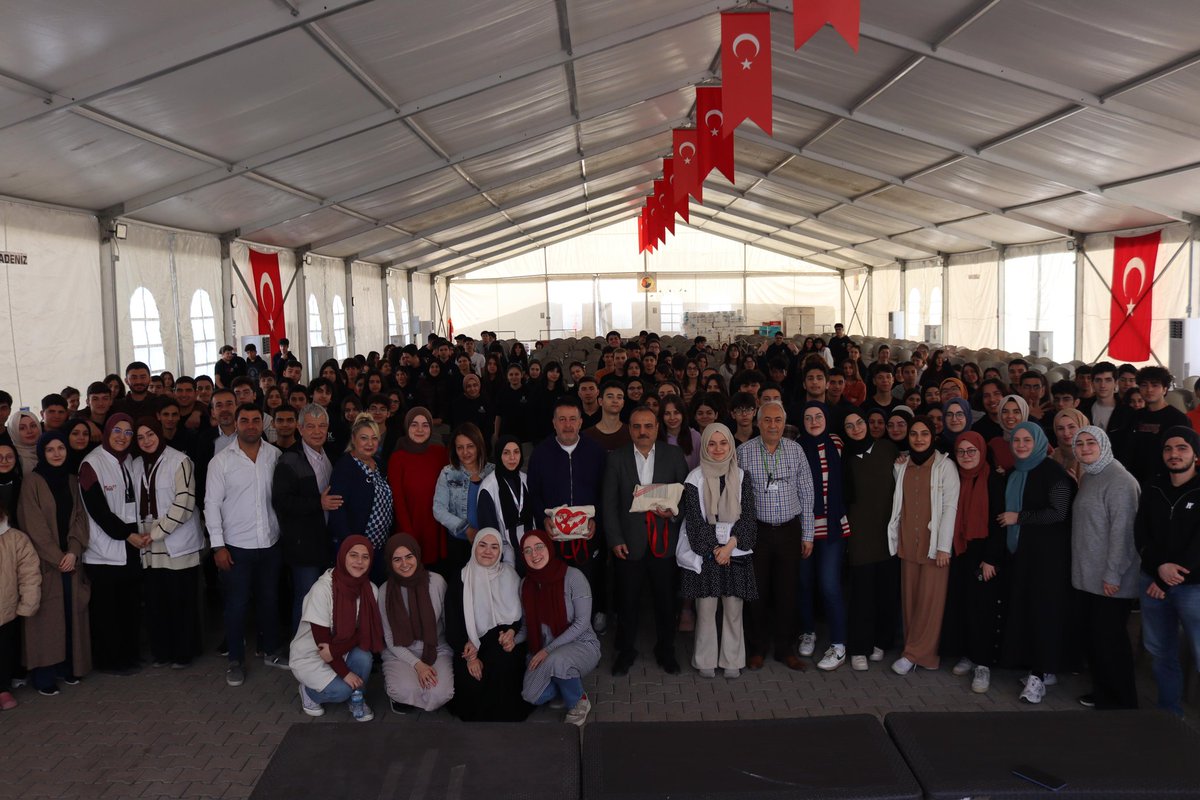 iugencyyd's tweet photo. Hatay Osman Ötken Anadolu Lisesinde gerçekleştirdiğimiz "Yeryüzü Bize Emanet" projemizin kapanış programını gerçekleştirdik🌻🌻 https://t.co/yDeYBn3Uow