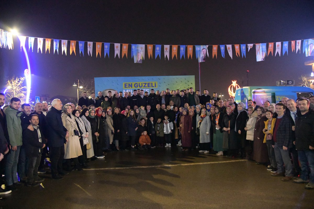 Kocaeli Büyükşehir Belediye Başkanımız Doç.Dr.Tahir Büyükakın ile birlikte Kullarlı komşularımızla bir araya geldik. 

Büyükşehir Belediyemiz ile birlikte, Türkiye Yüzyılı şehirleri vizyonumuzla şehrimizi ve kentimizi geleceğe en iyi en iyi şekilde hazırlama konusunda #hazırız,