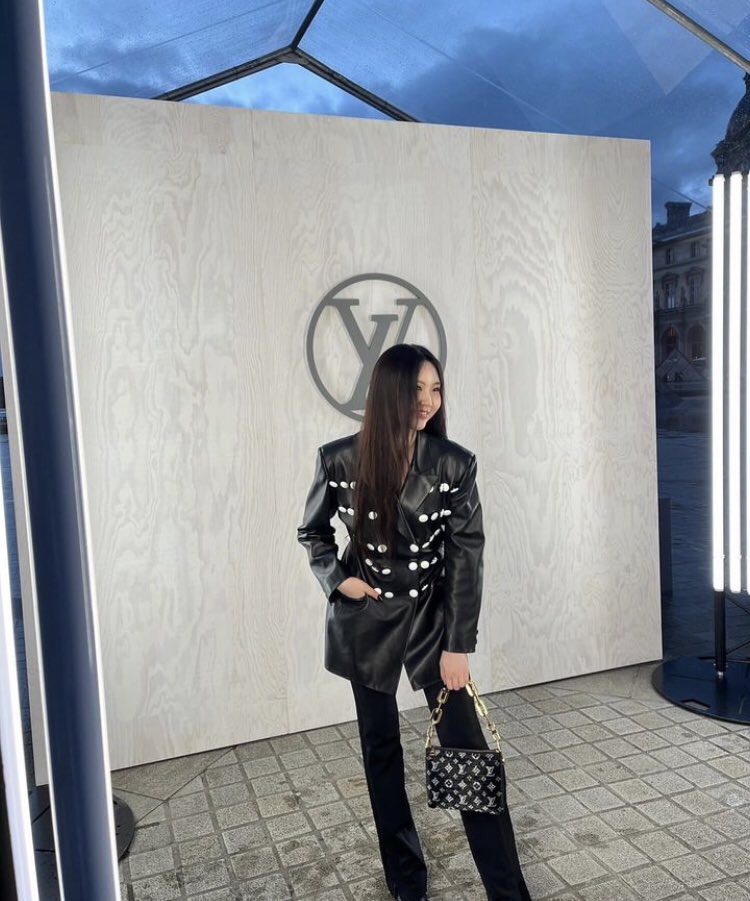 softokkis's tweet photo. lee hyein at the louis vuitton fw24 show ❦ https://t.co/pSjkjvMZhc