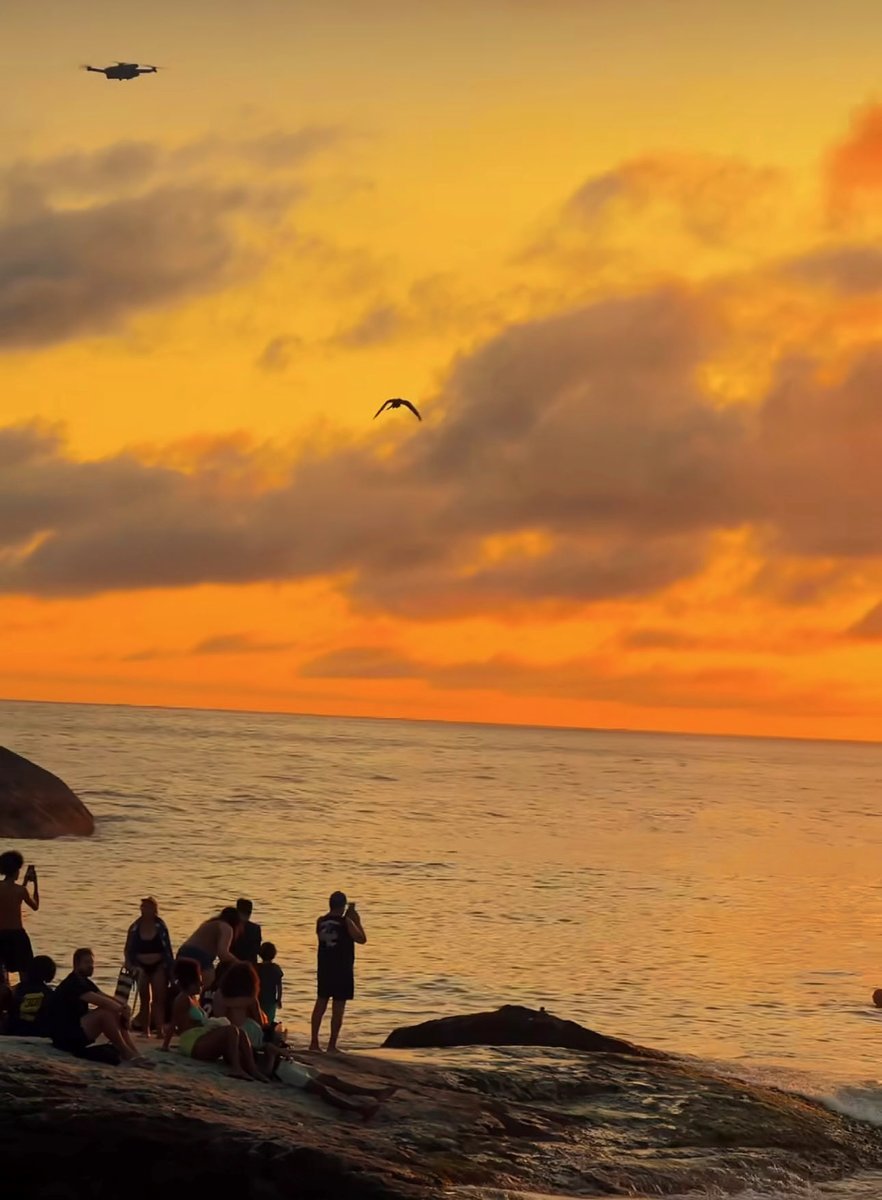 Carolin93203321's tweet image. I miss this beautiful sunset 🌅 #arpoador #ipanema #riodejaneiro #soon 🙌🏻