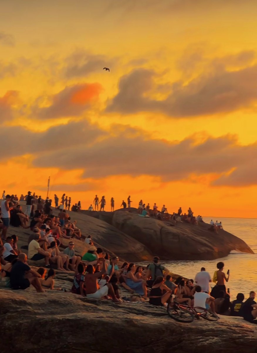 Carolin93203321's tweet image. I miss this beautiful sunset 🌅 #arpoador #ipanema #riodejaneiro #soon 🙌🏻