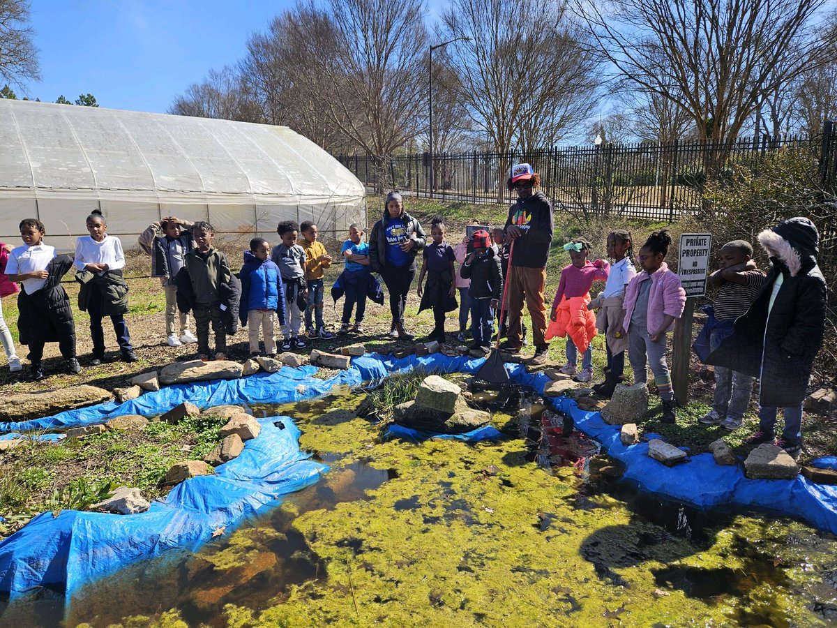 😍Check out our students learning about Regenerative Agriculture at Truly Living Well.💙🤍 @TLWUrbanAg