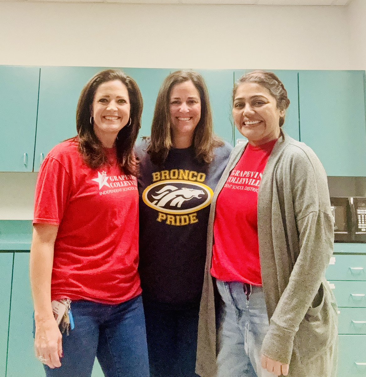 HMSShimmick's tweet image. GCISD Day with these HMS rock stars!
 @HeritageBroncos #growinggreatness #WeAreGCISD