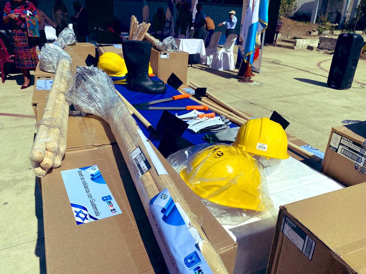 Hoy en Santa María de Jesús: Orgullosos de ser el primer país en brindar asistencia humanitaria para combatir los incendios de Agua. Israel siempre apoyará a Guatemala 🇮🇱🤝🇬🇹
tvaztecaguate.com/nacionales/202…