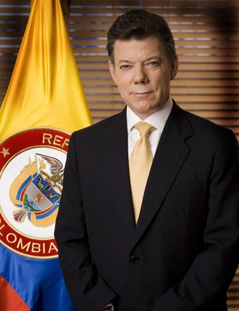 DeepSageApp's tweet photo. El gobierno Juan Manuel Santos inició acercamientos con las FARC con el fin de terminar la confrontación más importante del conflicto armado interno colombiano. Firmó en Cartagena de Indias el 26 de septiembre del 2016 un acuerdo de paz con la guerrilla más antigua del continente https://t.co/Z9E3UD7XTJ