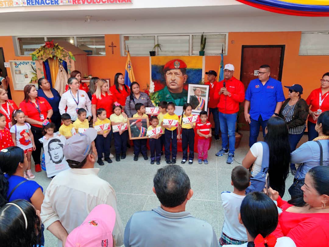 jesusmarcanott's tweet photo. Hoy Conmemoramos 11 años de la siembra del Comandante Eterno Hugo Chávez✊🏻 desde el @Anz_minhvi junto a nuestros niños y niñas del Preescolar Mi Casita, elaborando dibujos y compartiendo anécdotas que enaltecen su legado en todo el territorio🇻🇪

#AmorIrreductibleYEterno https://t.co/fOfhTcmUD0