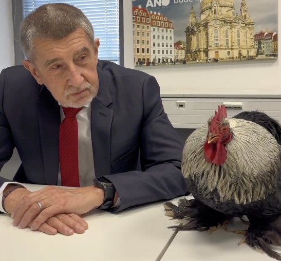 MichaelRomancov's tweet photo. Prezident Pavel a premiér Fiala se dnes setkali s Macronem. Babiš však opět zvítězil, protože již v neděli  rovněž jednal s reprezentantem Francie a rovněž o Ukrajině. Nebo ne? https://t.co/aPBcwDe6zj