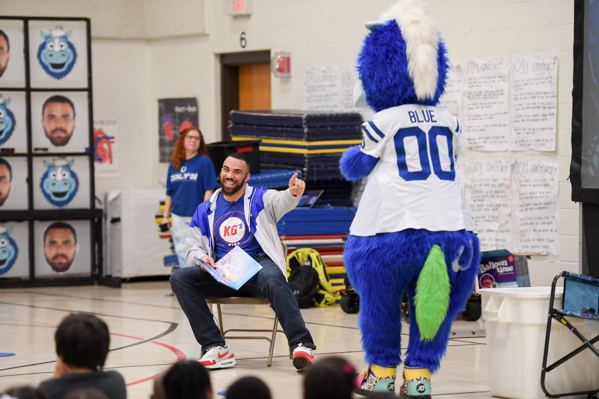 Kylen Granson, Blue, and Colts Cheerleaders went to a local elementary school to perform Blue’s Read Across America school show taking student on a journey through Indiana, exploring locations Blue has visited A-Z!📚💙