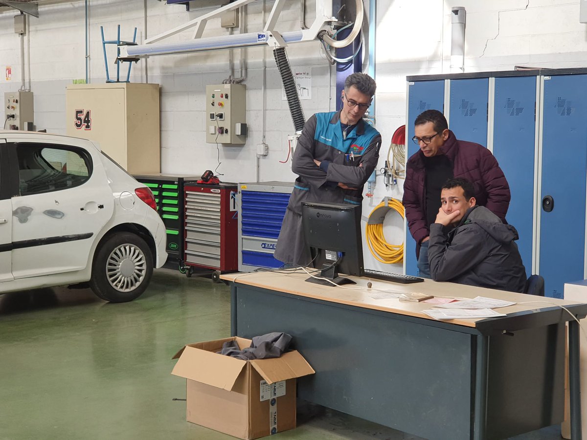 Accueil une délégation de 4 profs maltais dans le cadre d'une mobilité professionnelle Erasmus+. Au programme :
Observation de pratiques pro. Immersion dans les cours d'enseignement général et pro. Visite concession automobile à Besançon. Temps libre pour découvrir le patrimoine
