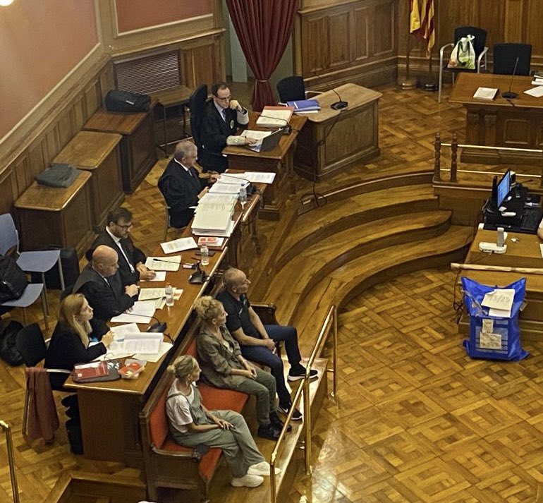 tsj_cat's tweet image. La sala apel•lacions @tsj_cat eleva les penes de presó a 20 i 23 anys als condemnats per l'#assassinat de la parella d'una de les acusades l'any 2021 a #Sabadell. La sala estima parcialment el #recurs interposat per les acusacions