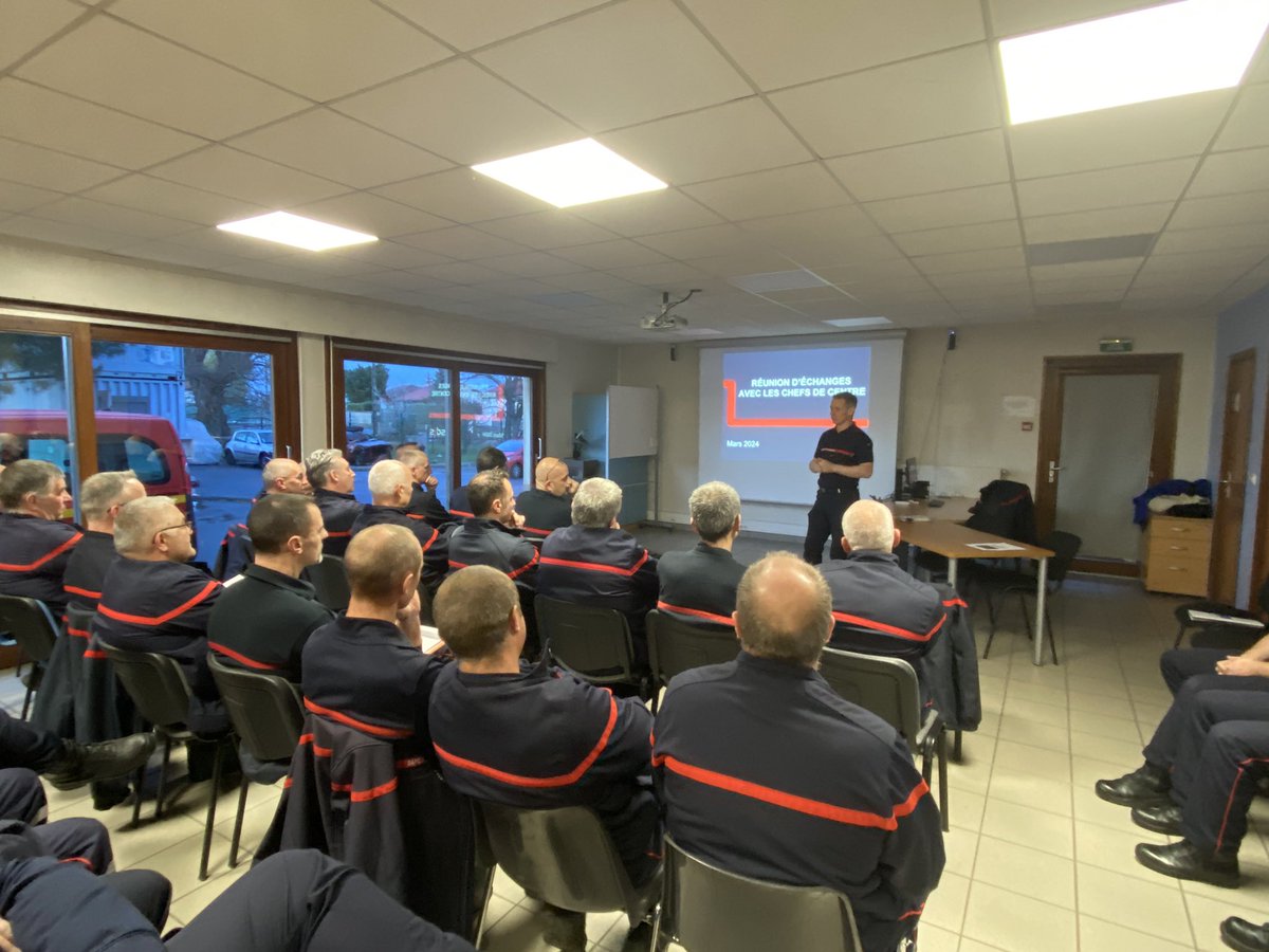 Ce soir le <a href="/DDSIS42/">Contrôleur Général Éric MEUNIER - DDSIS 42</a> rencontre les chefs de centre du secteur centre du <a href="/Dep_Loire42/">Département de la Loire</a> à Montbrison. 
📌Au programme: retour sur le bilan opérationnel 2023, présentation des projets 2024 et échanges sur les sujets d’actualité. 
Merci à nos chefs de centre pour leur engagement🙏🏻