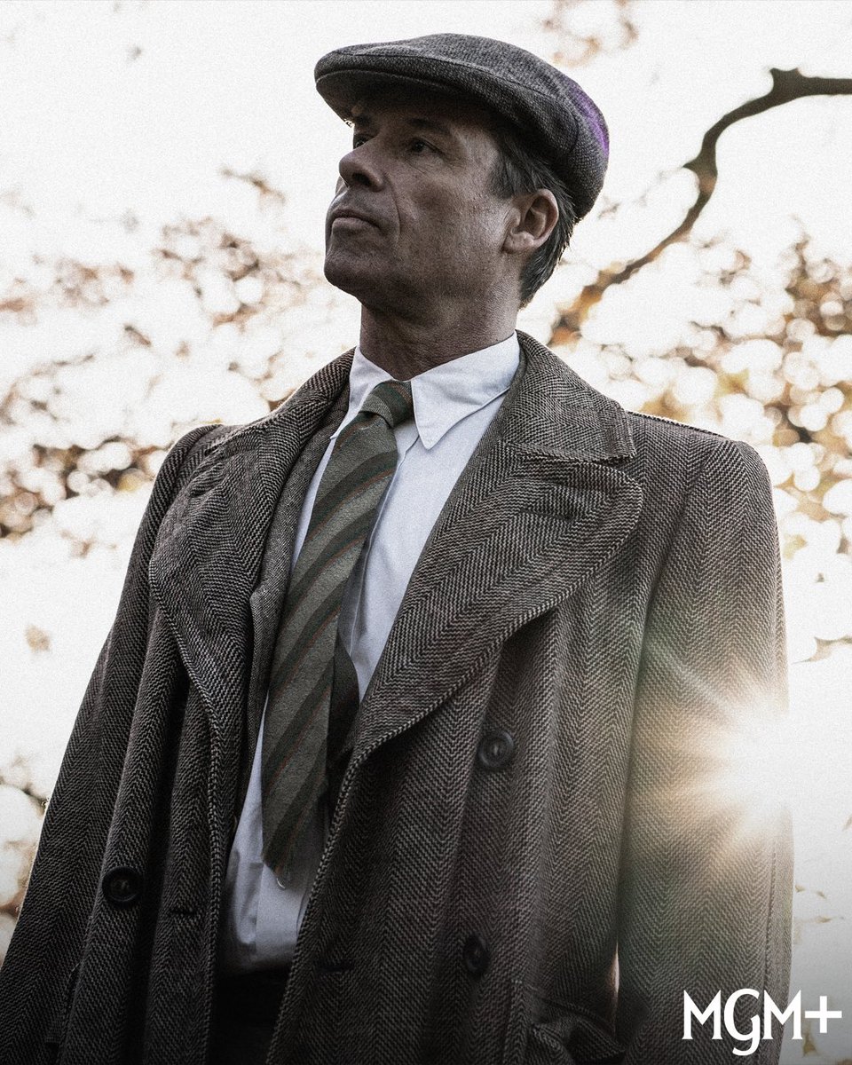 Congrats to Guy Pearce (#ASpyAmongFriends) for winning Best Actor in a miniseries, limited series or motion picture made for television! @SatelliteAwards
