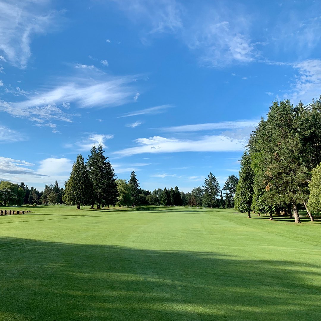 Nothing but runway! 

A strategically placed fairway wood or iron on the Par 5 4th Hole, will set you up well for a par or even a birdie.

You could land a plane down that fairway, but many of us still manage to put it in the rough or water on our second shot...

#hole4 #fairway