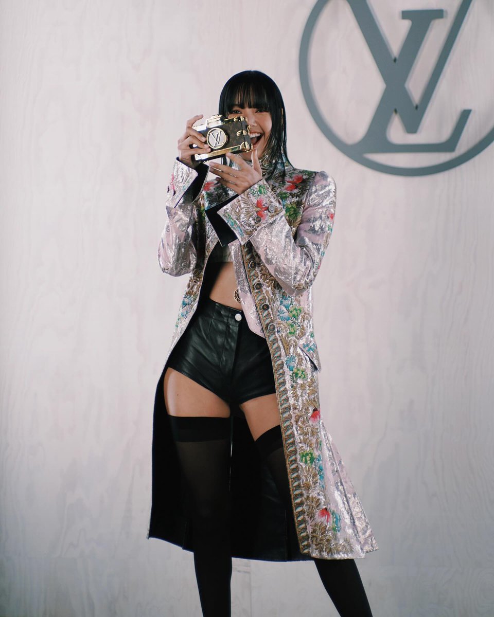 that's a serve from LALISA. LISA X LOUIS VUITTON #LISAxLVFW24 @LouisVuitton