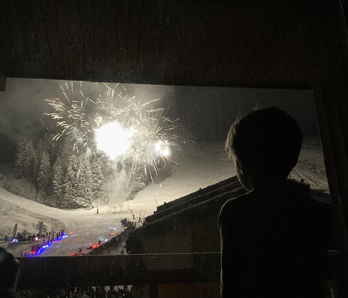 Avec #babychou on a profité du show de @Valmorel_alps
On a cherché les moniteurs (le sien et celui de papi et mamie) mais nous n’avons pas trouvé ! 
#ski #montagne #vacances