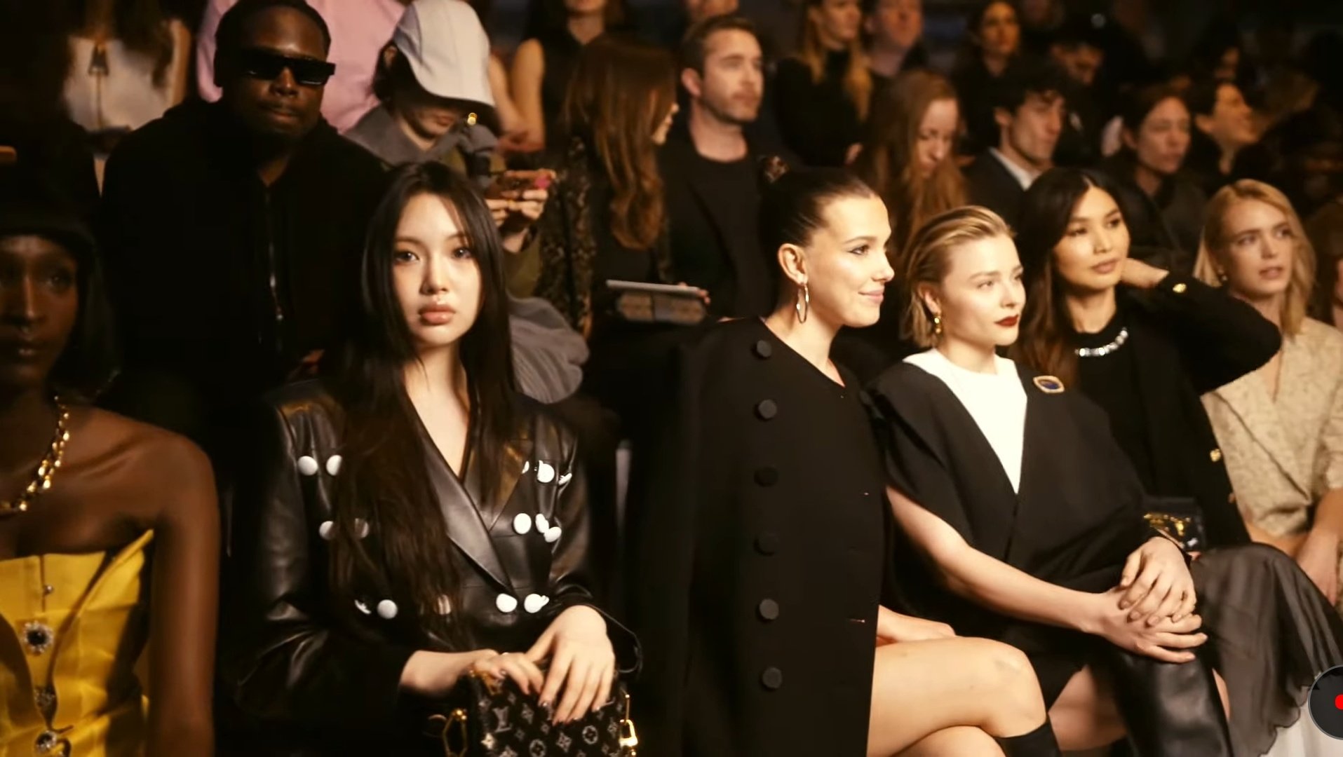 GH7UVBca4AA3L18?format=jpg&name=large