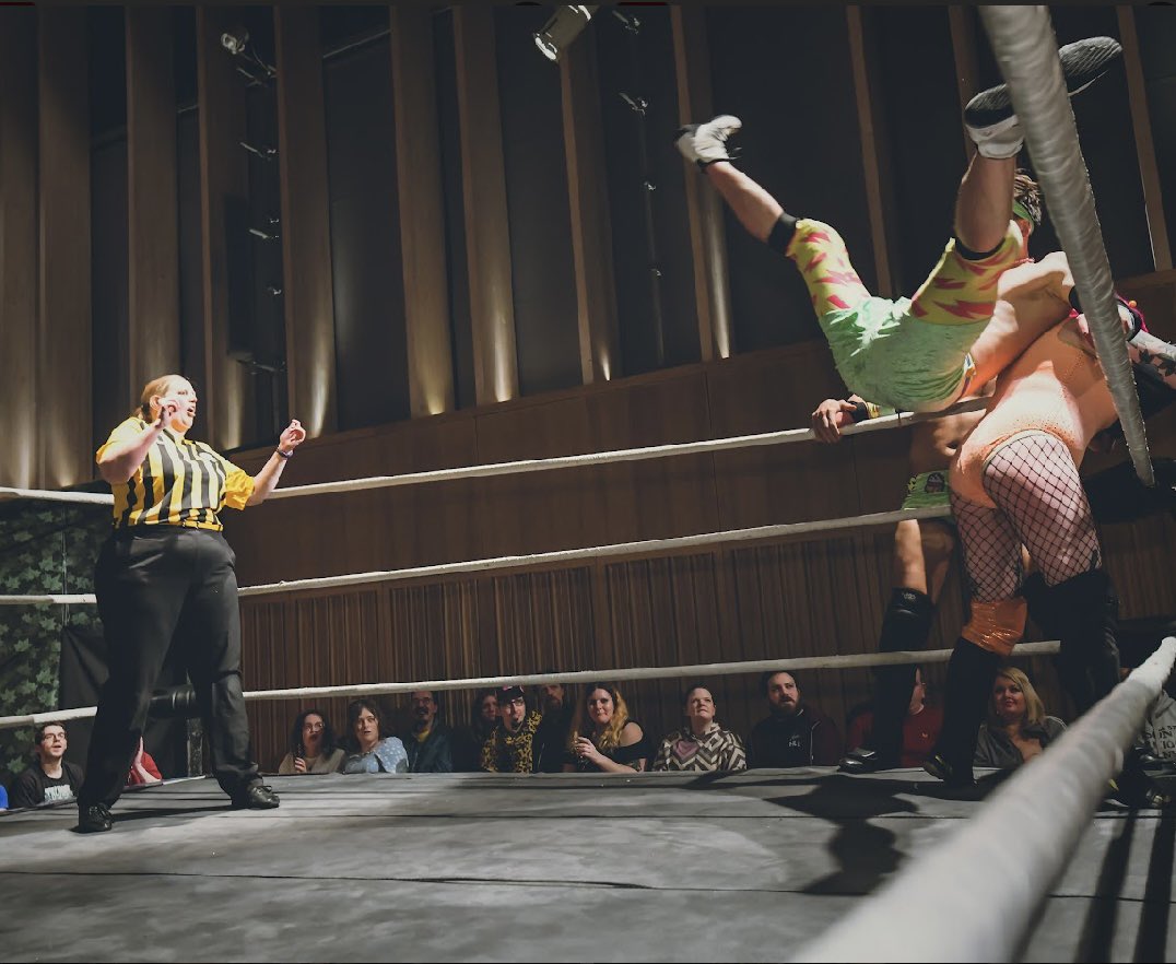 ChuckMambo's tweet image. Doin the YMCA with m’legs at @ProWrestleEAST !!

#SUNSHINEMACHINERULES🌞🤖🤘

📸 Tim Brazier